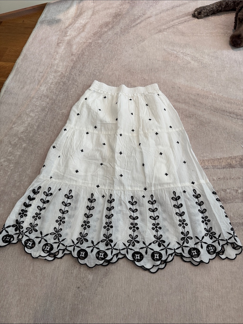 Abercrombie & Fitch White Midi Skirt with Black Embroidery